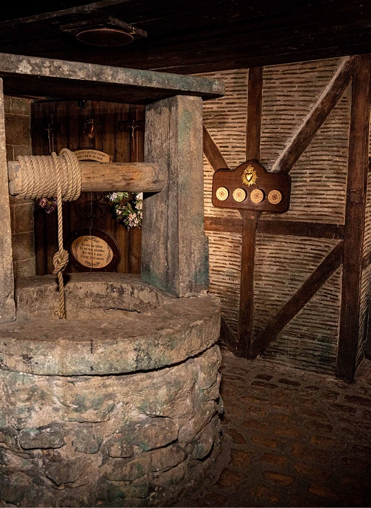 Décor immersif d'une salle d'escape game du Donjon de Paris